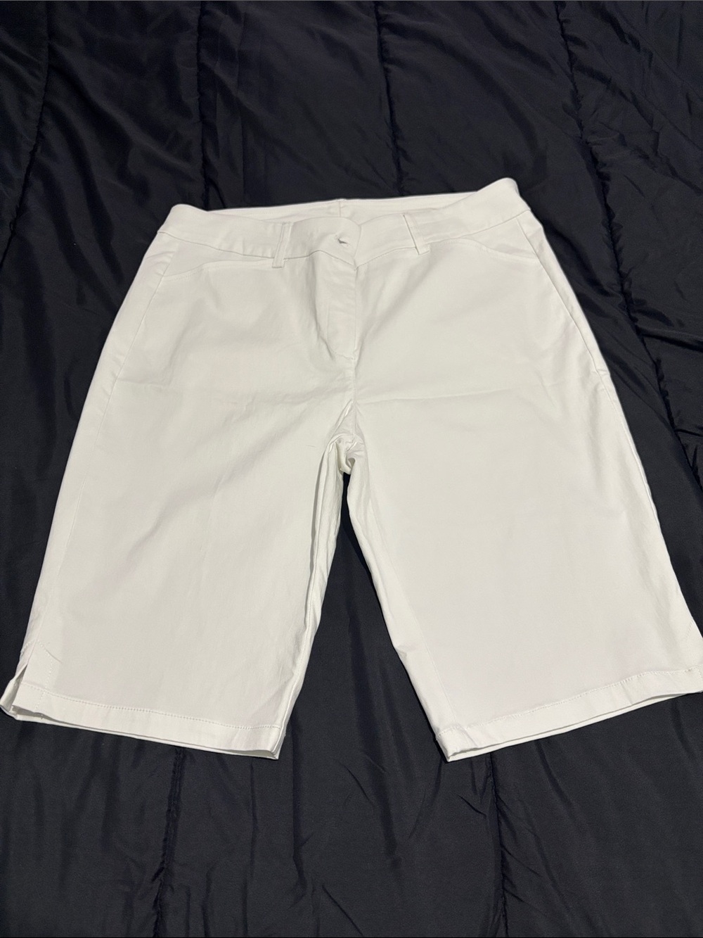 Plus size NWOT Ruby Rd. White Bermuda Shorts with Front Pockets